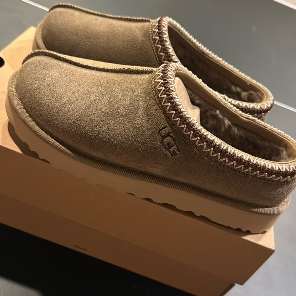 UGG Tasman size 9 woman NWT